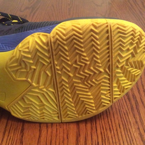 Under Armour Steph Curry 2.5 Men’s size 9.5 - Picture 5 of 5